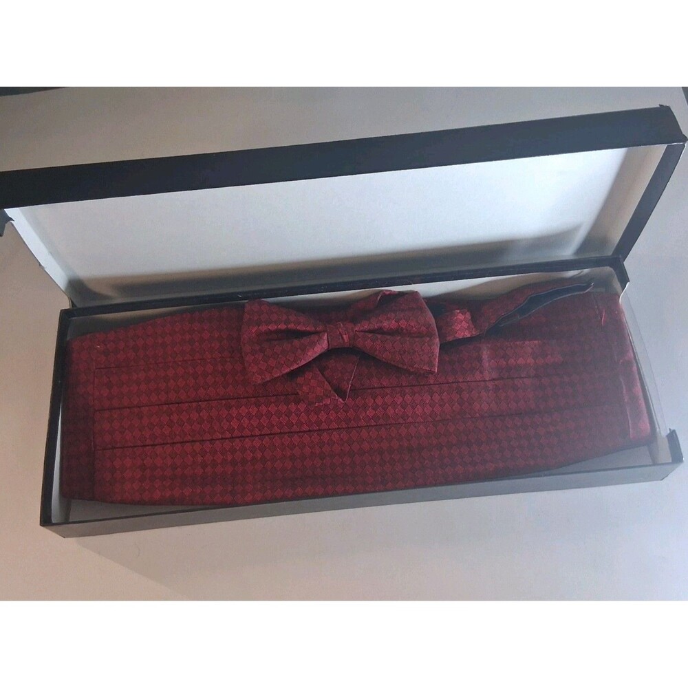 Saks Fifth Avenue Cummberbund And Bow Tie. Burgandy